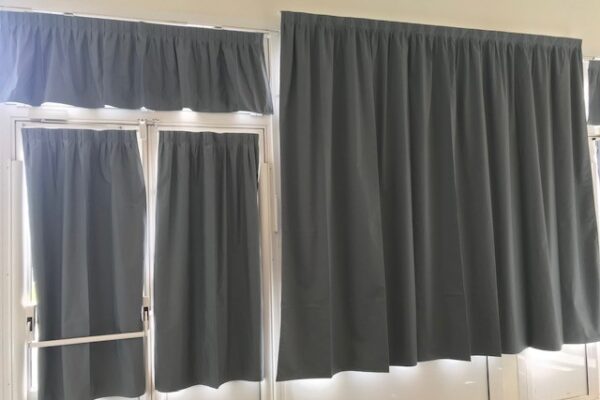 Rideau occultant non feu M1 sur mesure pour intérieur