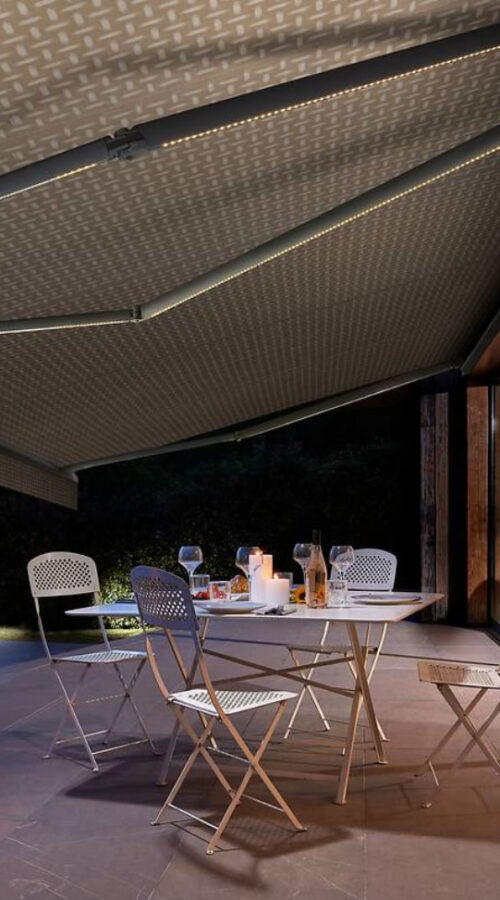 Store banne avec éclairage intégré vue frontale