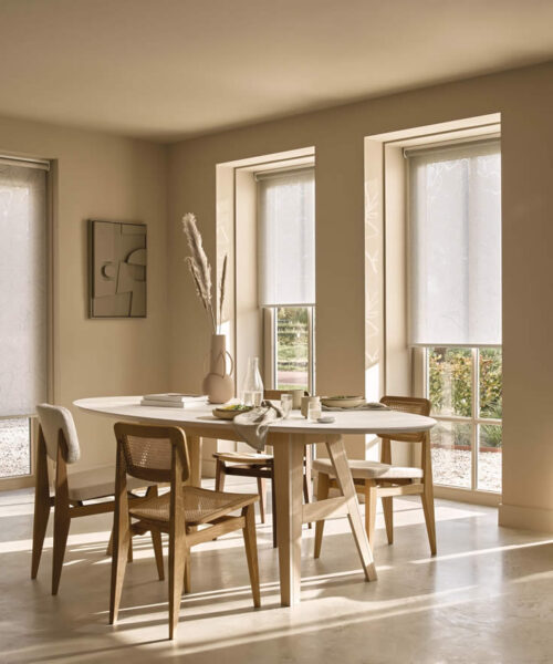 Store enrouleur sur mesure permettant de réguler la lumière