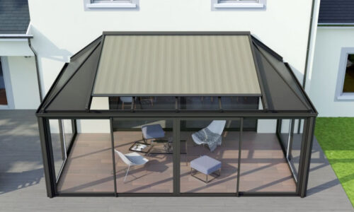 Store de véranda sur mesure installé sur une véranda