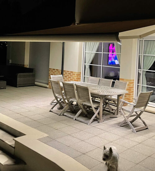 Store banne avec éclairage intégré vue latérale