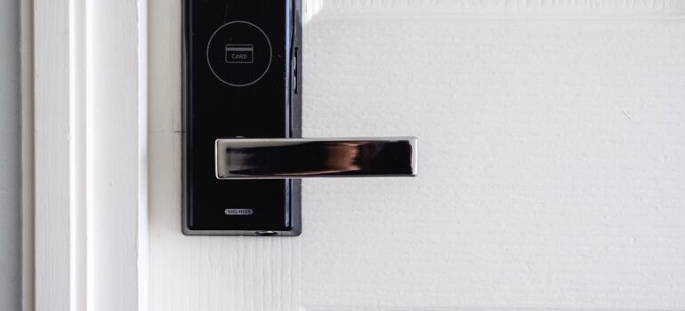 L’isolation de contour de porte : comment améliorer l’efficacité énergétique ?