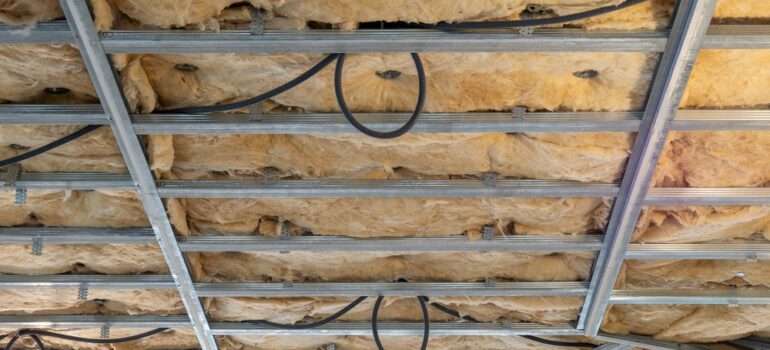 Les différentes méthodes d’insonorisation pour le plafond