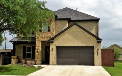 Les techniques pour habiller une porte de garage