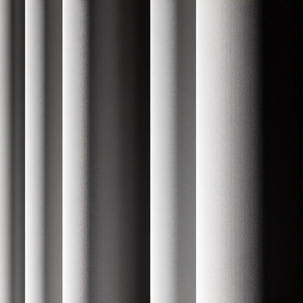 Gros plan sur la texture d’un rideau phonique épais, montrant le tissage du tissu conçu pour l’isolation acoustique